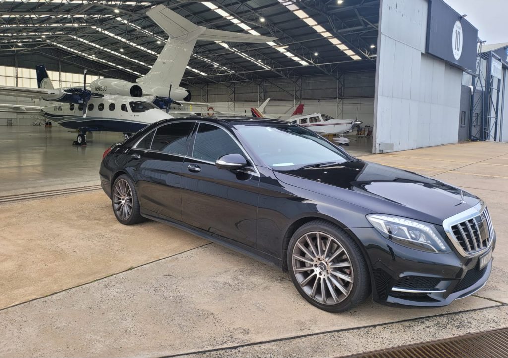airport transfers melbourne with luxury chauffeur